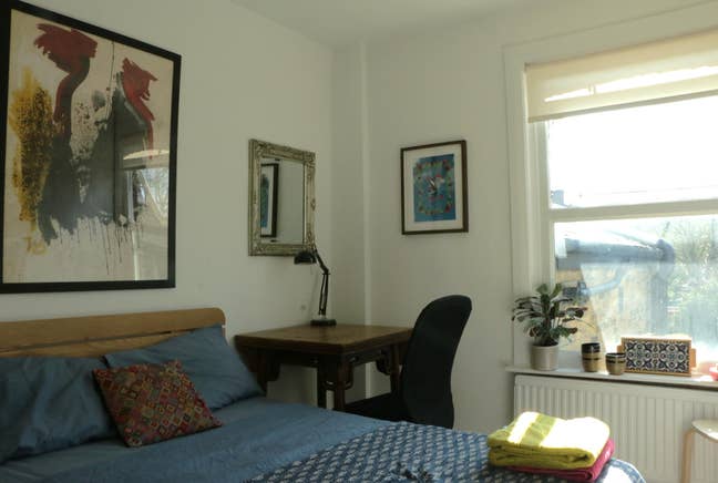 Bright double Room Near New Cross Gate Station   Main Photo