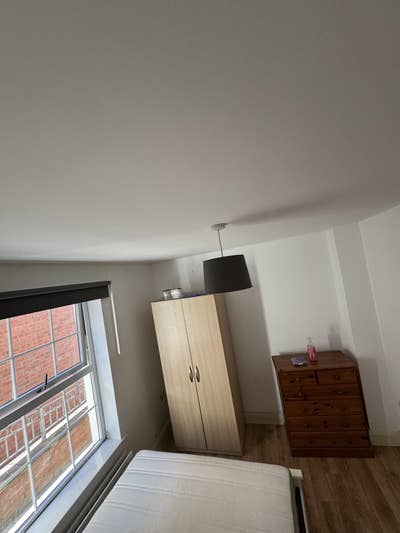 One bed with own bathroom  Main Photo