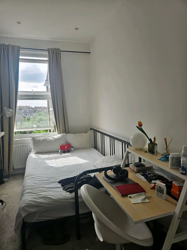 Double room in beautiful West hampstead  Main Photo