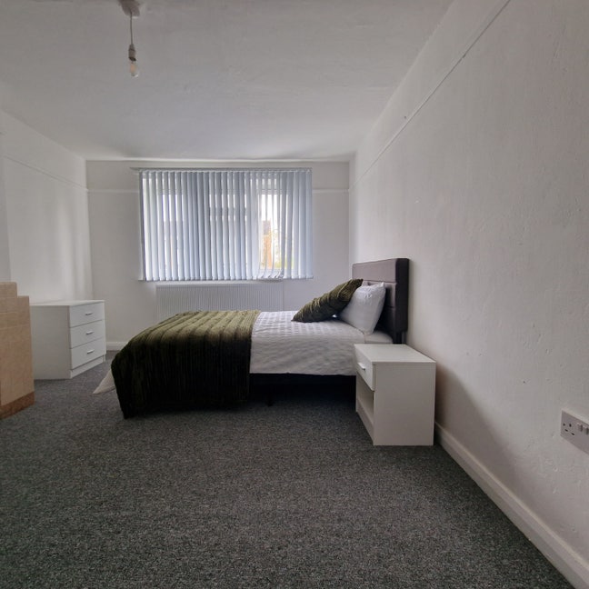 Large Fully Furnished Double Room - Bills Included Main Photo