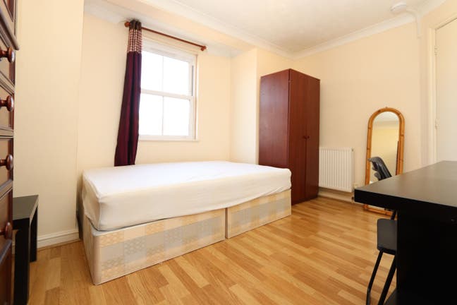 Room Available in a Cousy Flat in Canary Wharf  Main Photo