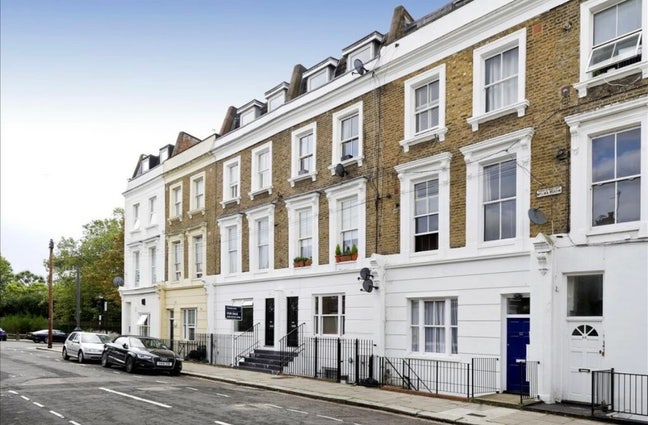 Large double room in friendly flat Main Photo