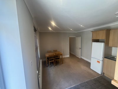 Lovely Large 3 Bedroom Ground Floor Flat with Priv Main Photo