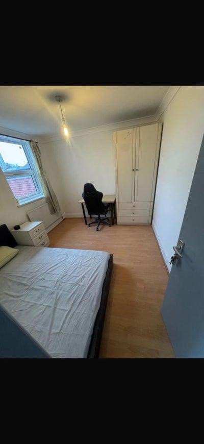 Double Room in E17 7DA  Main Photo