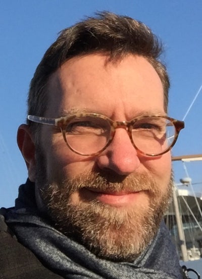 Professional man looking for lodging near Exeter Main Photo