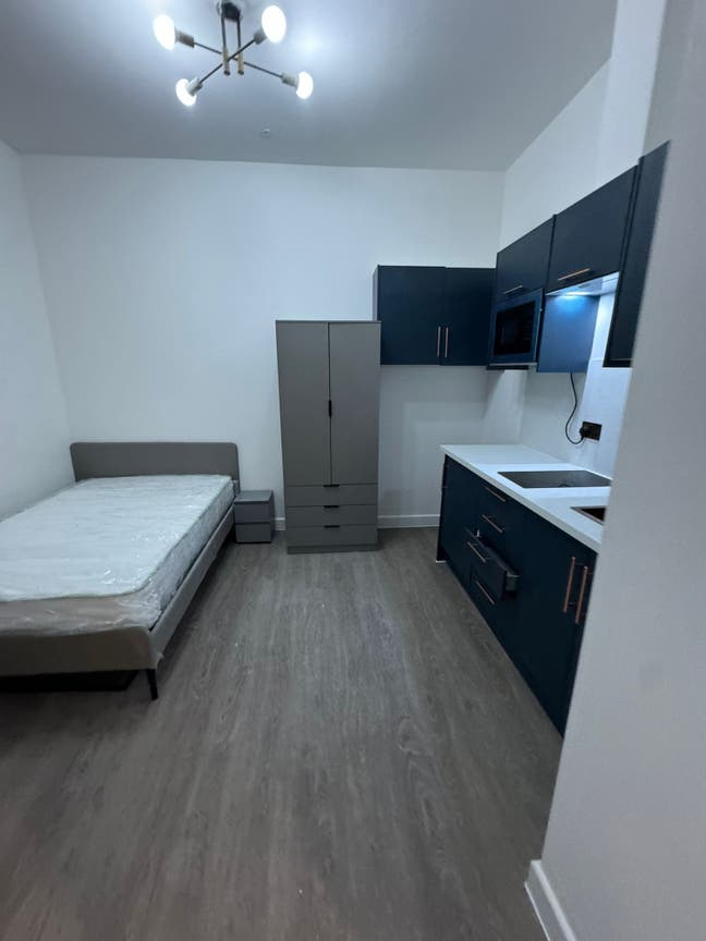  Refurbished Studio Flat - one weeks free rent Main Photo