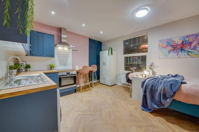 Studio Available (Chequers Inn) Main Photo