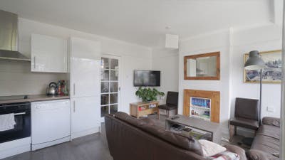 XL Room + Conservatory + Garden – Mile End 🌿 Main Photo