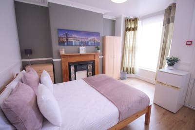 🌿 Peaceful Double Room with Great Amenities! Main Photo