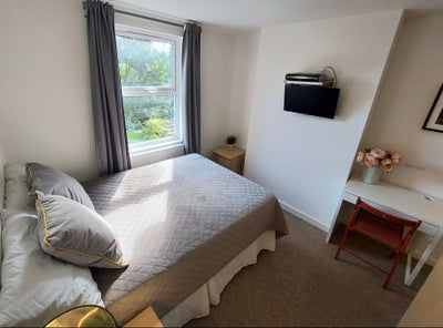 Ensuite Room in Westcombe Hill Main Photo