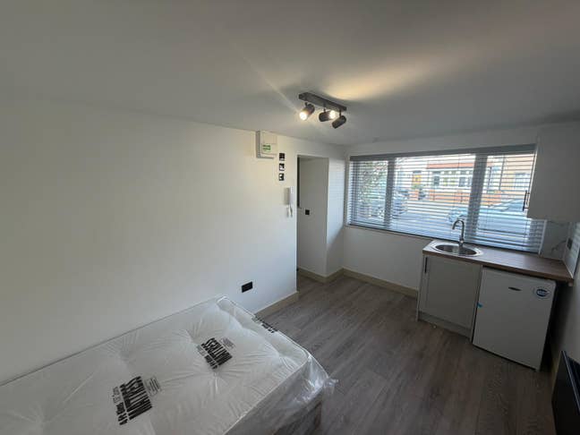 DSS - Studio Flat Available in Romford RM7 Main Photo