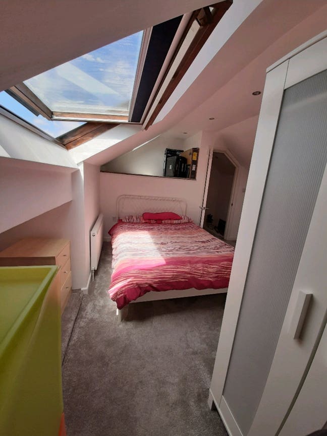 Spacious ensuite double bedroom  Main Photo