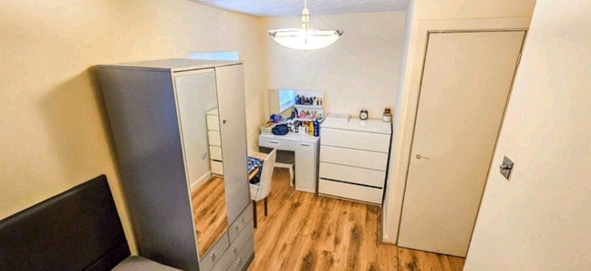 Double Room in 2-Bed House | Custom House (7-min) Main Photo