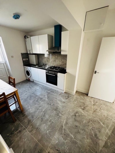1 Bed Flat Bills Included in Thornton Heath  Main Photo