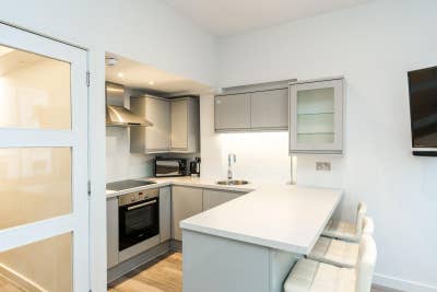 Double Room in St John`s Wood (Private Bathroom) Main Photo