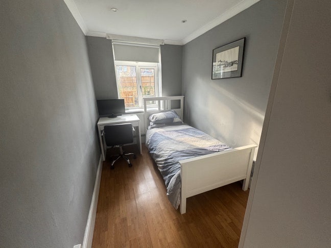 Clapham North Single Available Main Photo