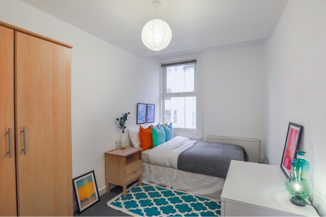 *Luxuary Double Rooms Avaliable - No Deposit* Main Photo