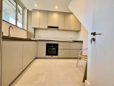 Modern NW8 Apartment with Private Balcony Main Photo