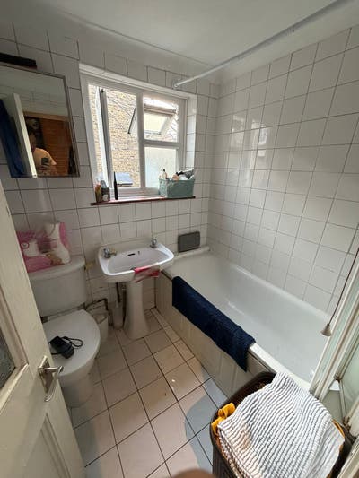 Double en suite room in SE24 Main Photo