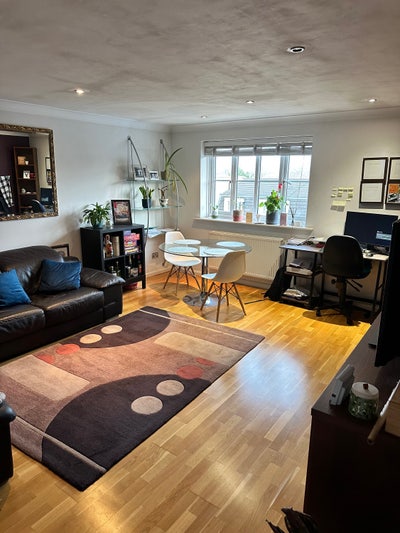 Large double room with walk in wardrobe Main Photo