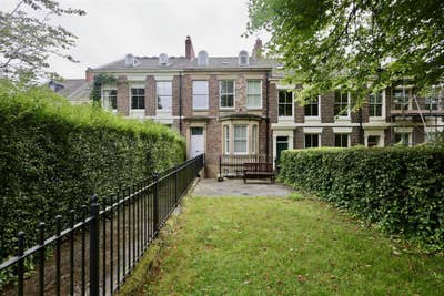 1 room available at 4 Summerhill Terrace Main Photo