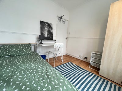 Colindale Bright Single Room Main Photo