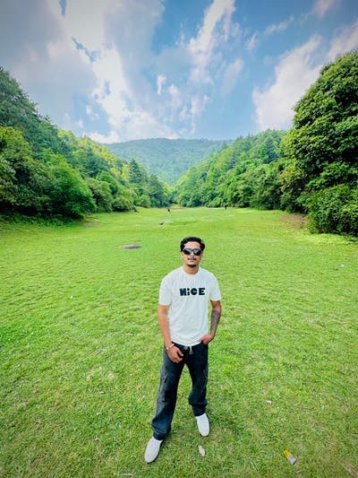 Room needed by student couple Main Photo