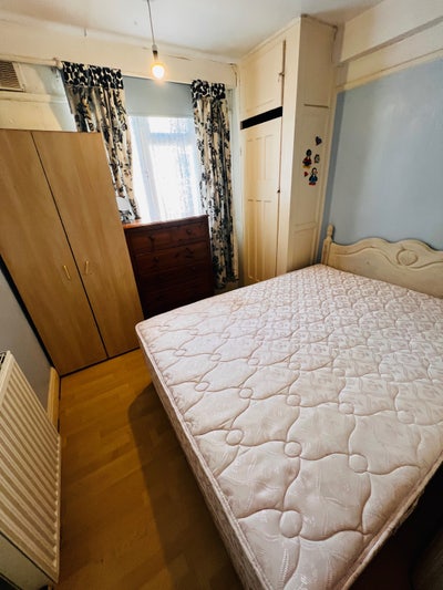 Room available for one Female only  Main Photo