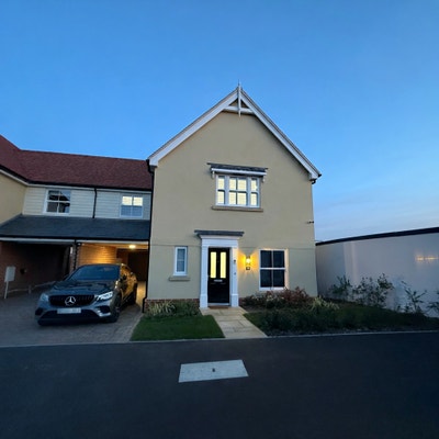 Double room in brand new house with own bathroom  Main Photo