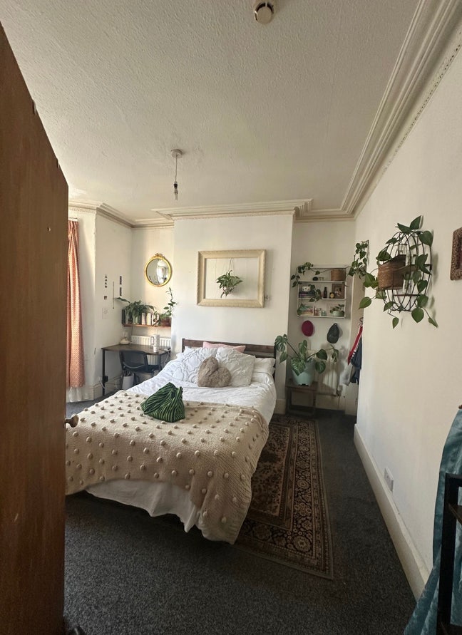 Double room in friendly house share | BS2  Main Photo