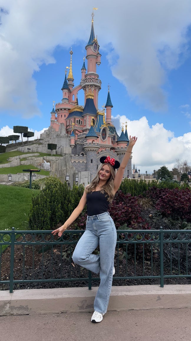 Professional Female seeks a double room Main Photo