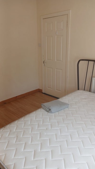 Double Room in Crumlin - Near to Belfast Airport Main Photo