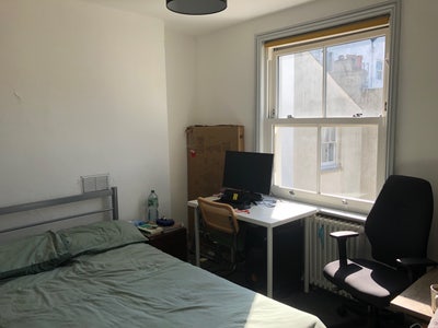 Spacious Room in Shared Flat with Balcony Main Photo