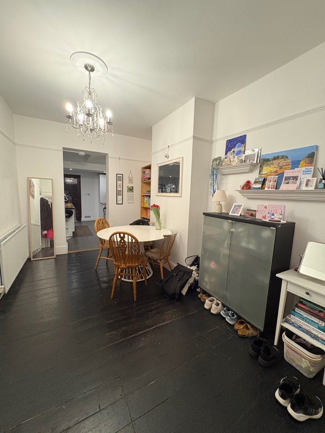 Double room in 3-bed house Main Photo