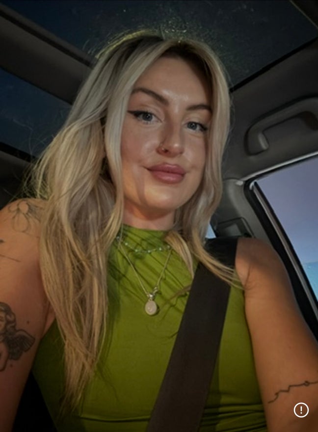 28 years old, working in social media looking... Main Photo