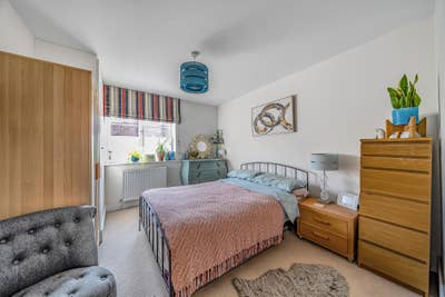 Spacious Double Room with Private bathroom Main Photo