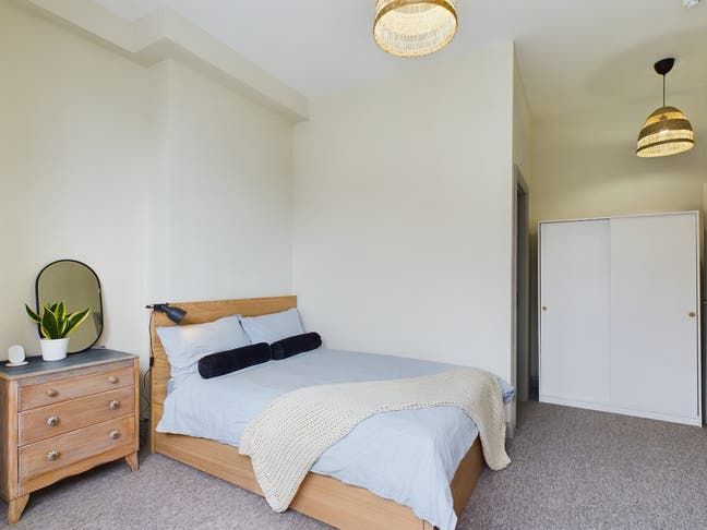 Spacious en-suite double rooms inclusive of bills  Main Photo