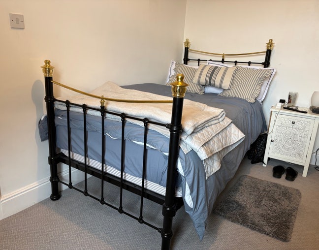 Furnished Room Available in York Main Photo