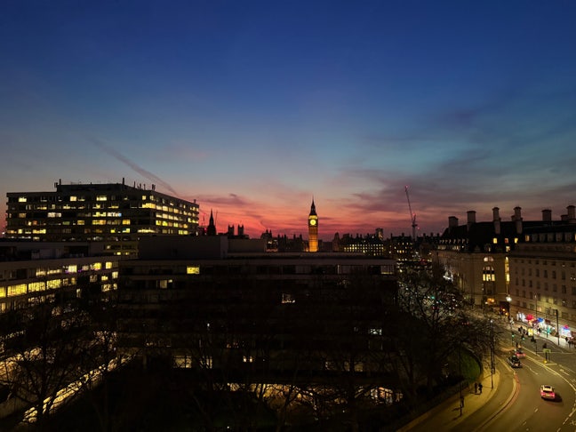 Ensuite with Big Ben View - Urbanest WB  Main Photo