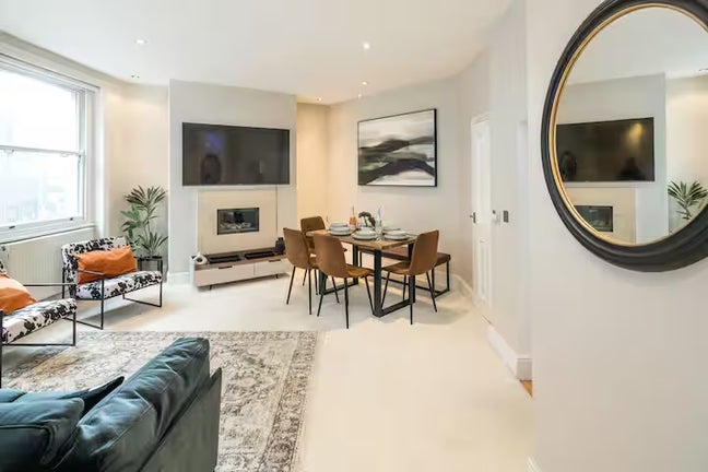 Double Bedroom in W1 Main Photo