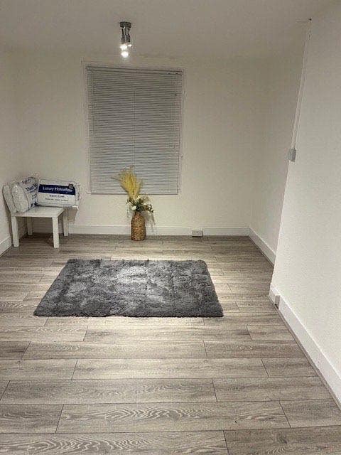 No Deposit Lovely Modern Single S/Contained Studio Main Photo