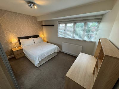 159R3) Large Double | Furnished | 2 Mins Tube Main Photo