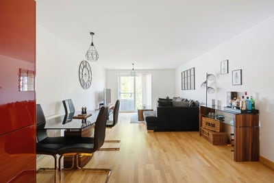 Lovely Double Room in Well-Kept 2 Bed, 2 Bath Flat Main Photo