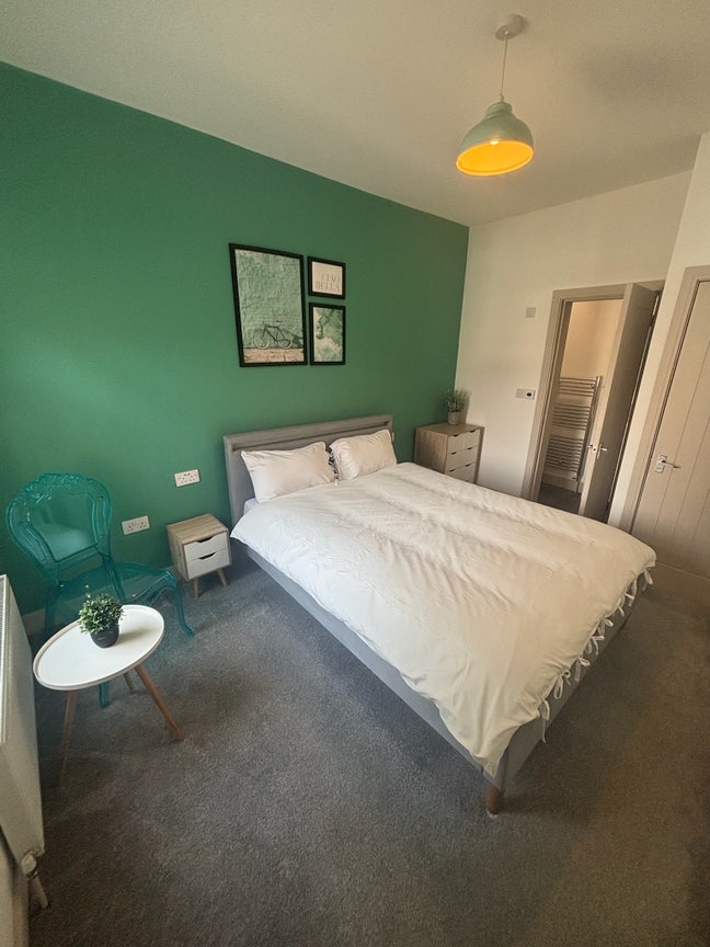 Professional Double En-Suite Room Main Photo
