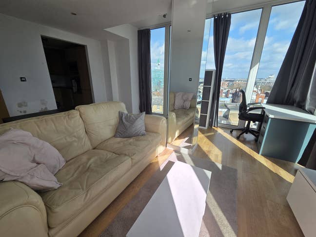 Room to rent in flat opposite Woolwich Arsenal DLR Main Photo