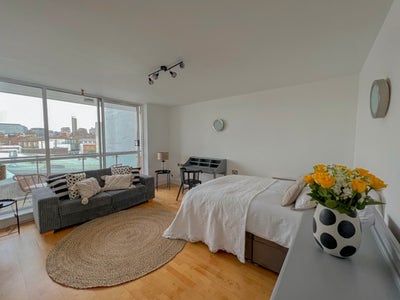 Beautifull  KIng size  room -  Main Photo