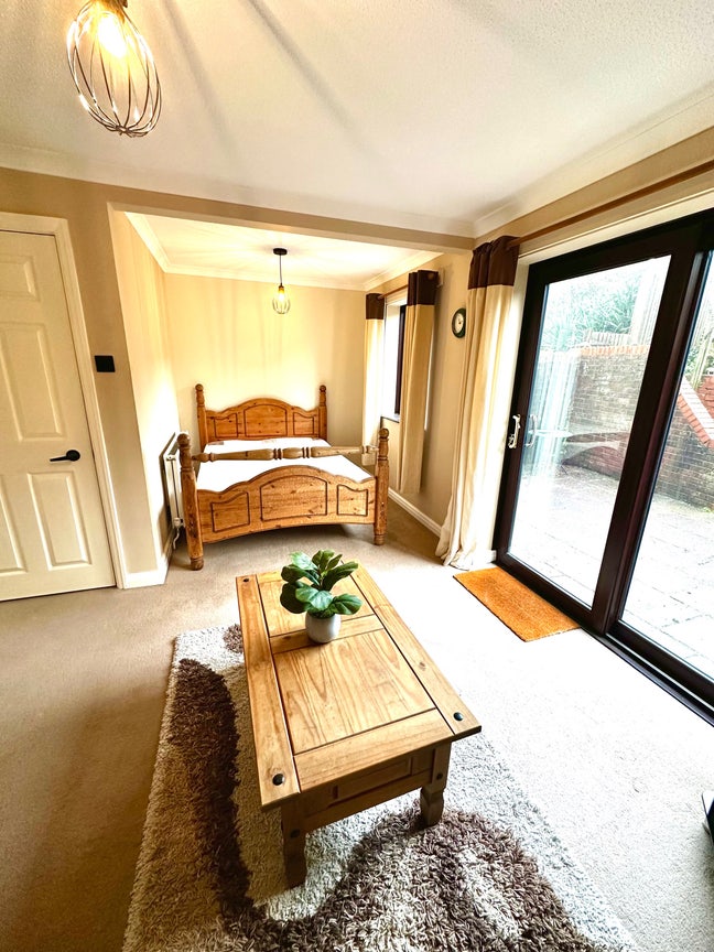 Very large Garden room ! In a peaceful location. Main Photo