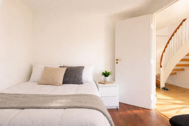 Garden Room With Private Shower - By The River! 🏡 Main Photo