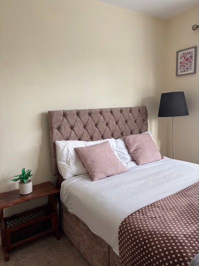 Stunning newly furnished  quiet double room-M20 Main Photo