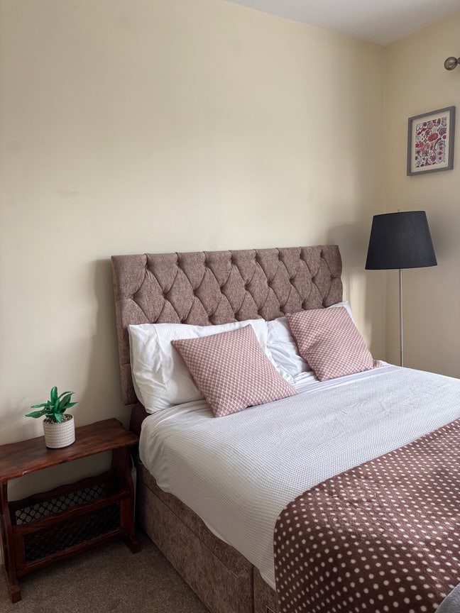 Stunning newly furnished  quiet double room-M20 Main Photo